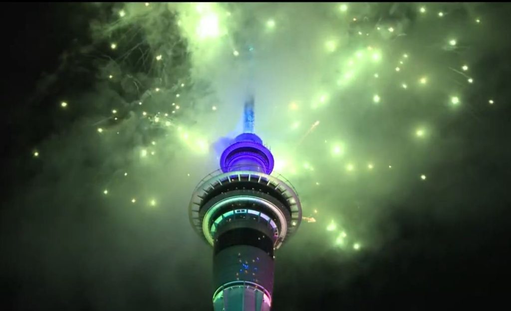 Νέα Ζηλανδία: Με φαντασμαγορικό σόου πυροτεχνημάτων η υποδοχή του 2023 στο Όκλαντ (βίντεο)
