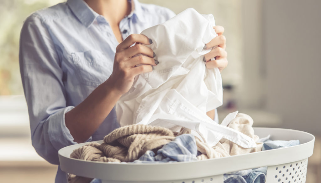 Τι να κάνετε για να μην μυρίζουν υγρασία τα ρούχα σας