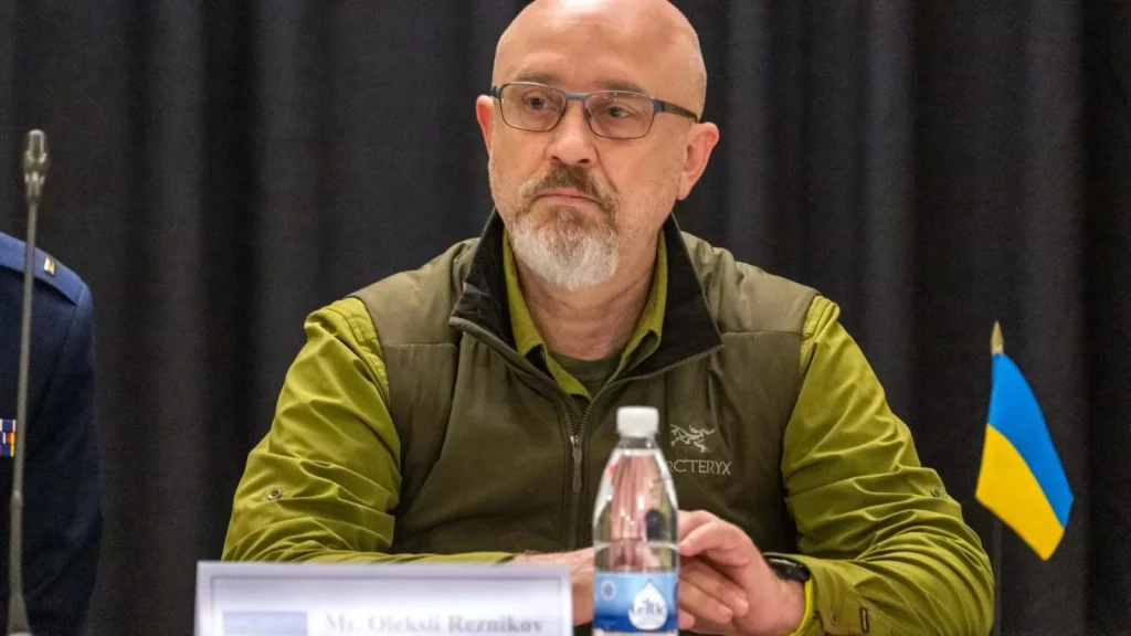 Ουκρανός υπουργός Άμυνας σε Ρώσους νεοσύλλεκτους: «Έχετε δύο επιλογές για το 2023 – Ή να πεθάνετε ή να παραδοθείτε»