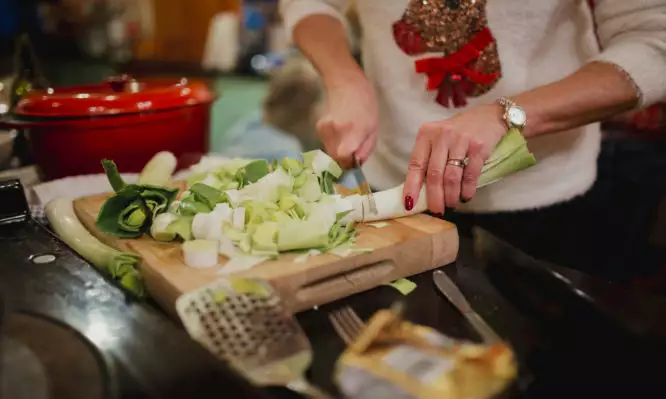 Πώς να αντιμετωπίσετε σωστά τα μικροατυχήματα στην κουζίνα – Τι συνιστούν οι ειδικοί