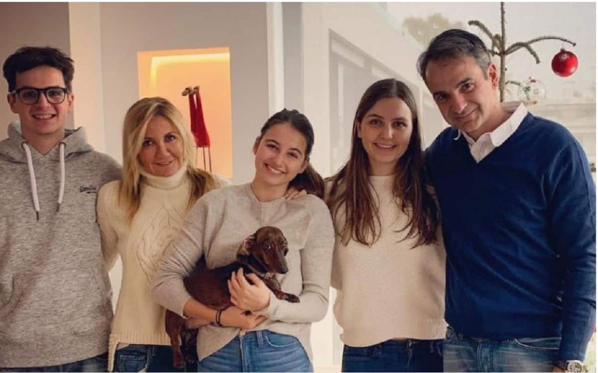 Κ.Μητσοτάκης: Ευχήθηκε «καλή χρονιά» μαζί με την οικογένειά του