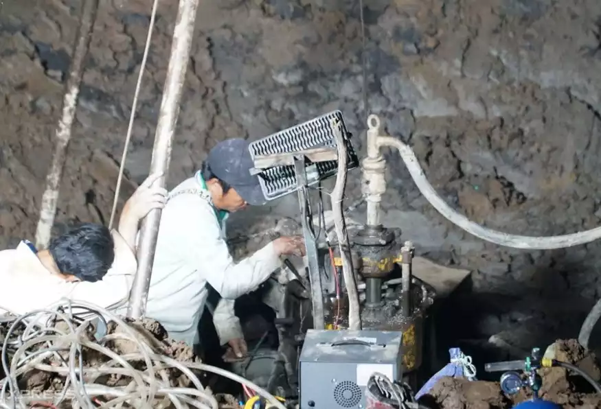 Βιετνάμ: 10χρονος εγκλωβίστηκε σε κούφια κολόνα οικοδομής – «Αγώνας δρόμου» για τη διάσωσή του