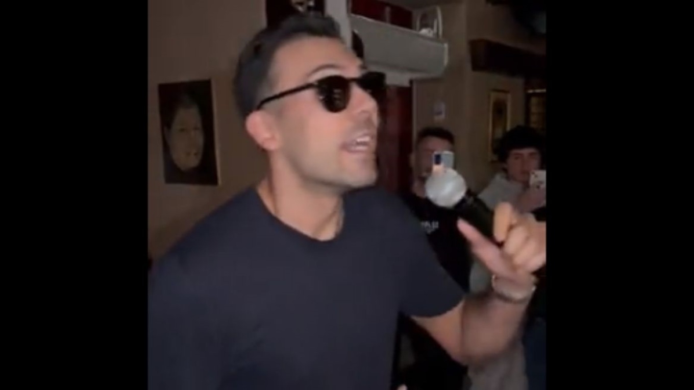 Ολυμπιακός: Ο Κώστας Σλούκας έδωσε… ρεσιτάλ τραγουδώντας Νίκο Οικονομόπουλο (βίντεο)