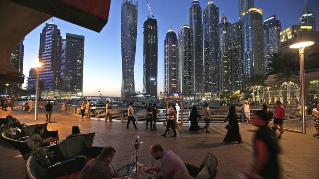 Ντουμπάι: Καταργεί τον φόρο 30% στο αλκοόλ για να τονώσει τον τουρισμό του