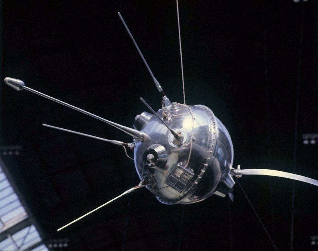 Σαν σήμερα – Λουνά 1: Το πρώτο διαστημικό σκάφος στην ιστορία που έφτασε κοντά στη Σελήνη (βίντεο)