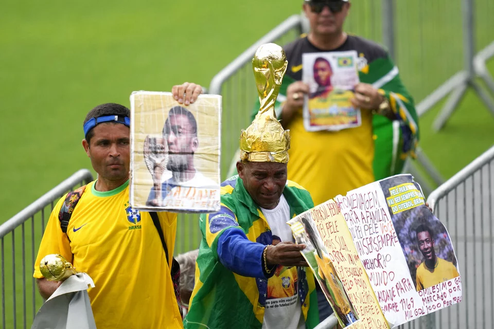Πελέ: Ουρές για να πουν οι Βραζιλιάνοι το τελευταίο αντίο στον «βασιλιά» του ποδοσφαίρου (φωτο)