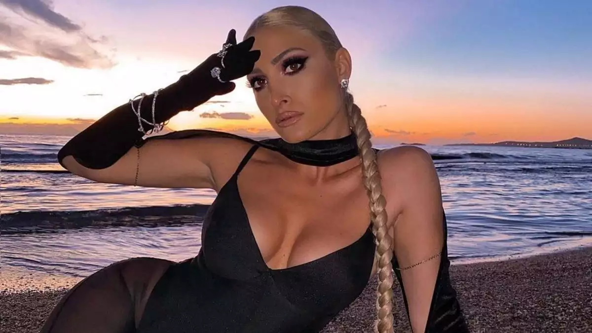 Ιωάννα Τούνη: Δείχνει το σώμα της 35 ημέρες μετά τη γέννηση του γιου της (βίντεο)