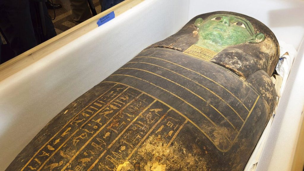 Αίγυπτος: Επαναπατρίστηκε εντυπωσιακή σαρκοφάγος που είχε πουληθεί παράνομα στο εξωτερικό