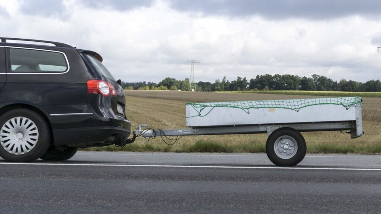 Παράταση για άδειες κυκλοφορίας και πινακίδες μεταχειρισμένων ρυμουλκούμενων οχημάτων