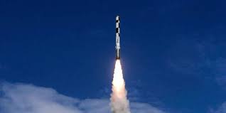 Ινδία: Πραγματοποίησε δοκιμή πυραύλου BrahMos αυξημένου βεληνεκούς κατά θαλάσσιου στόχου (βίντεο)