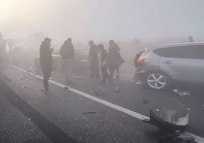 Τροχαίο στην Αθηνών – Λαμίας με έξι οχήματα λόγω ομίχλης