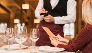 7+1 ερωτήσεις που δεν πρέπει να κάνετε ποτέ σε έναν σερβιτόρο!
