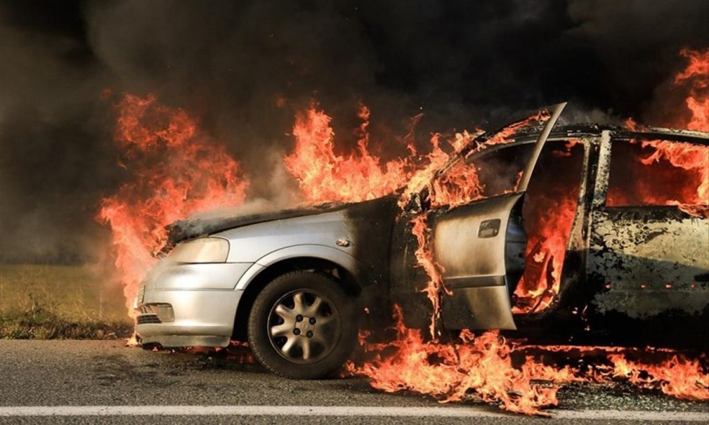 Θεσσαλονίκη: Αυτοκίνητο του διπλωματικού σώματος «τυλίχθηκε» τα ξημερώματα στις φλόγες