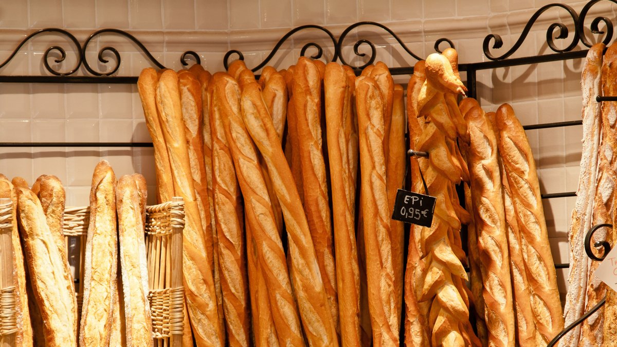 Η ενεργειακή κρίση «στραγγαλίζει» τα γαλλικά αρτοποιία – Απειλούνται οι περιβόητες «γαλλικές μπαγκέτες»
