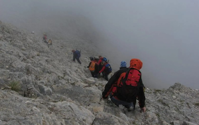 Όλυμπος: Γυναίκα ορειβάτης έπεσε σε «τρύπα» στα 2.700 μέτρα