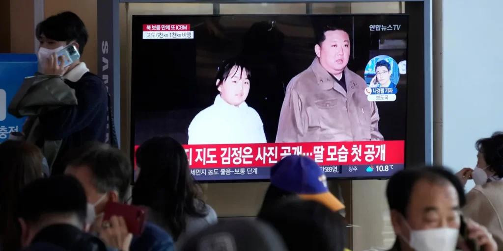 Τι λένε οι μυστικές υπηρεσίες της Ν. Κορέας για την πρόσφατη δημόσια εμφάνιση του Κιμ Γιονγκ Ουν με την κόρη του