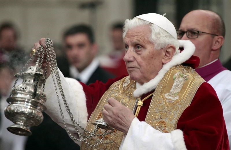 Live η κηδεία του Πάπα Βενέδικτου στην πλατεία του Αγίου Πέτρου (βίντεο)