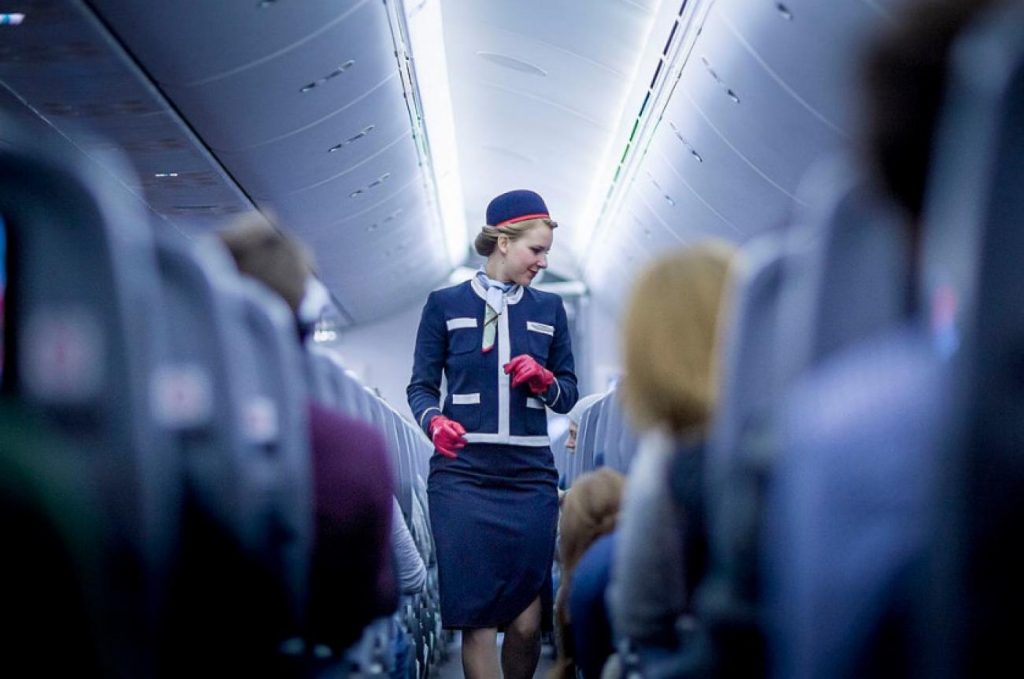 Ισπανία: Υποψήφιες αεροσυνοδοί υποχρεώθηκαν να… μείνουν με τα εσώρουχά τους σε επαγγελματική συνέντευξη