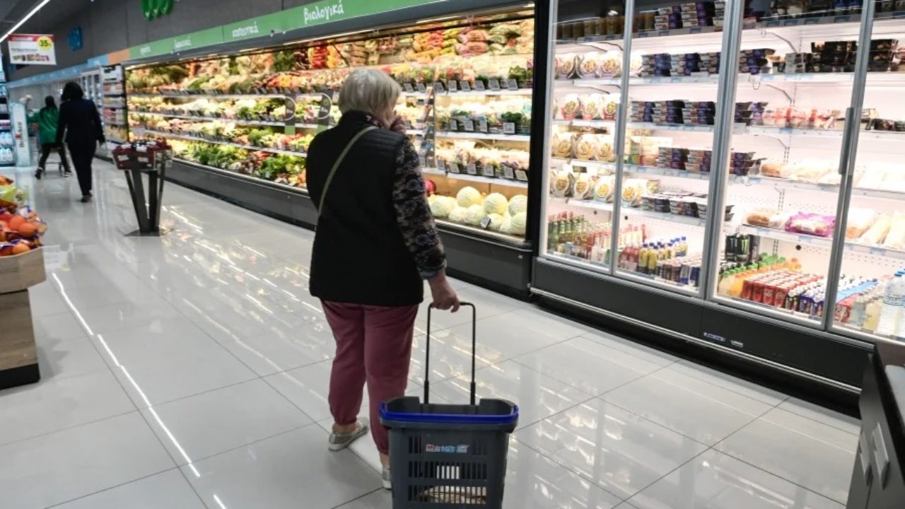 Θεοφάνια: Τι ισχύει με τη λειτουργία καταστημάτων, τραπεζών, σούπερ μάρκετ