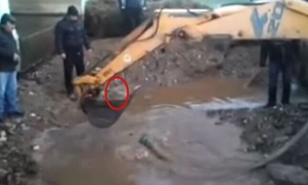 Τα Θεοφάνια στο Κιλκίς το 2015 κράτησαν… μια μέρα: Χρειάστηκε η Πυροσβεστική για να βρεθεί ο Τίμιος Σταυρός (βίντεο)