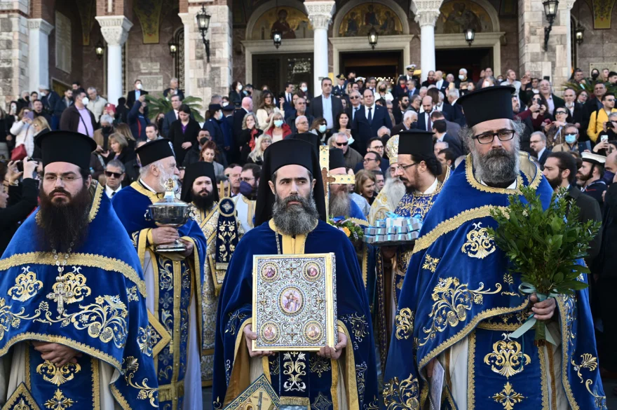 Θεοφάνια στον Πειραιά: Παρουσία του Αρχιεπισκόπου ο αγιασμός των υδάτων – Δείτε εικόνες