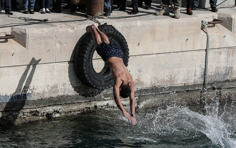 Θεοφάνια στην Αυστραλία: Ο ομογενής που έπιασε τον Σταυρό