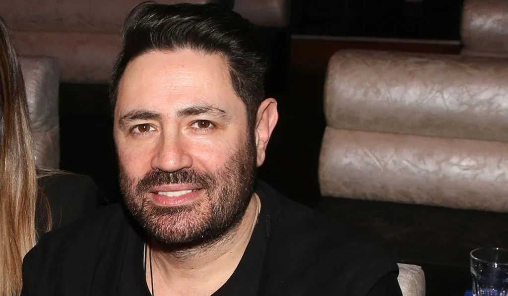 Γιάννης Τάσσιος: Τραγουδά το «I will Survive» στα ελληνικά (βίντεο)