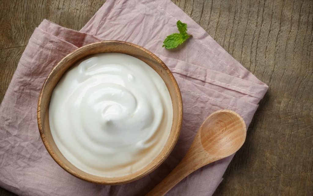 Αυτοί είναι οι τέσσερις λόγοι για να τρώμε περισσότερο γιαούρτι