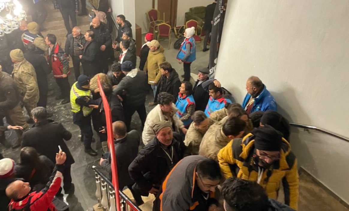 Τουρκία: Η στιγμή της κατάρρευσης της οροφής σε ξενοδοχείο – «Πρώτα ακούστηκε ένας μεγάλος θόρυβος» (βίντεο)