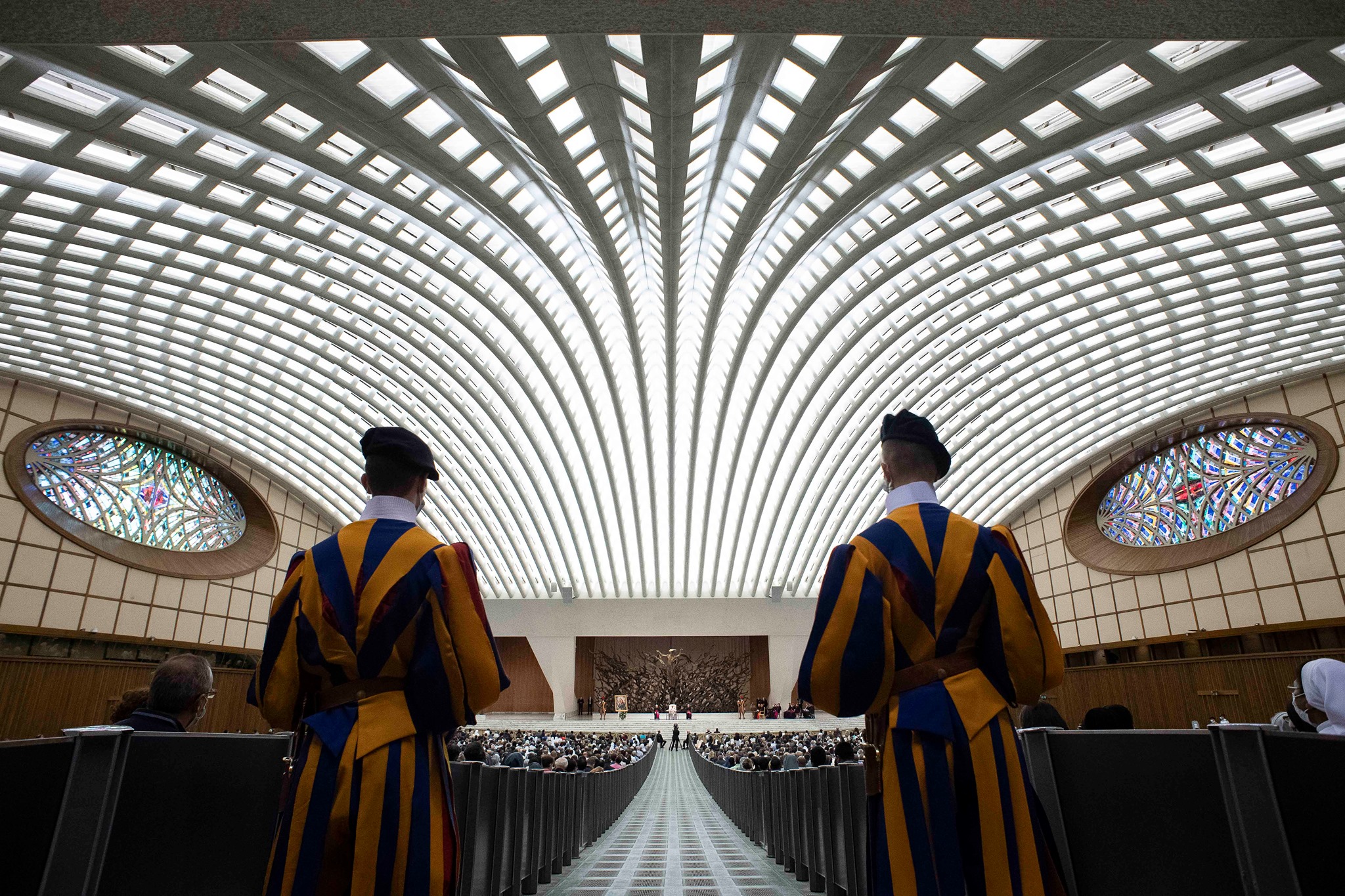 Πρωτοφανής σύγκρουση στο Βατικανό: «Υπάρχει ο διάβολος ανάμεσά μας» λέει αρχιεπίσκοπος