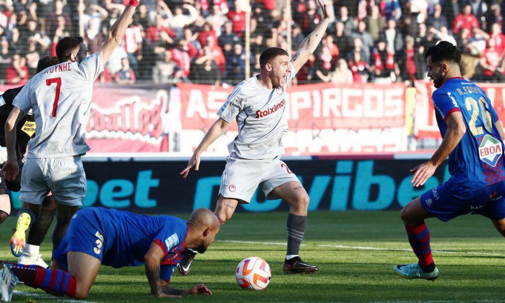 Ελληνικό πρωτάθλημα: Ο Ολυμπιακός πέρασε εύκολα από τον «κατακόκκινο» Βόλο με σκορ 4-0