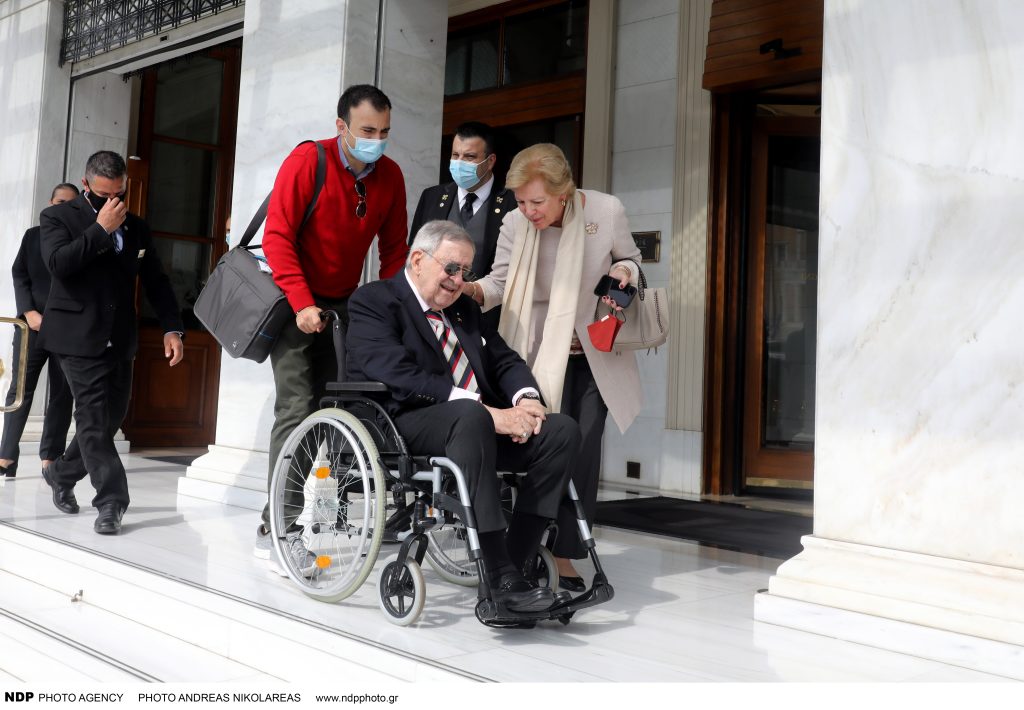 Χ.Ζαμπούνης για τέως βασιλιά Κωνσταντίνο: «Φαίνεται πως βγήκε από την εντατική»