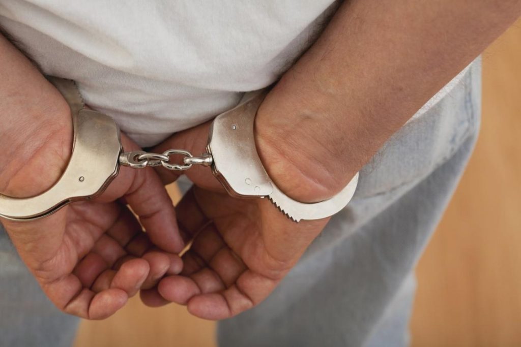Συνελήφθη ανήλικος στο σταθμό «Ηλιούπολη» – Είχε στην κατοχή του 30 ναυτικές φωτοβολίδες