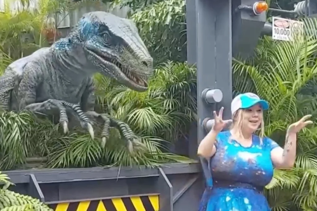 ΗΠΑ: Κοπέλα έχει έξι δάχτυλα συνολικά στα χέρια και μοιάζει με… δεινόσαυρο (βίντεο)