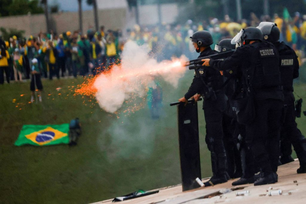 Οι δυνάμεις ασφαλείας του Προέδρου Λούλα έθεσαν υπό έλεγχο τα κυβερνητικά κτίρια μετά την εισβολή των «Μπολσοναριστών»