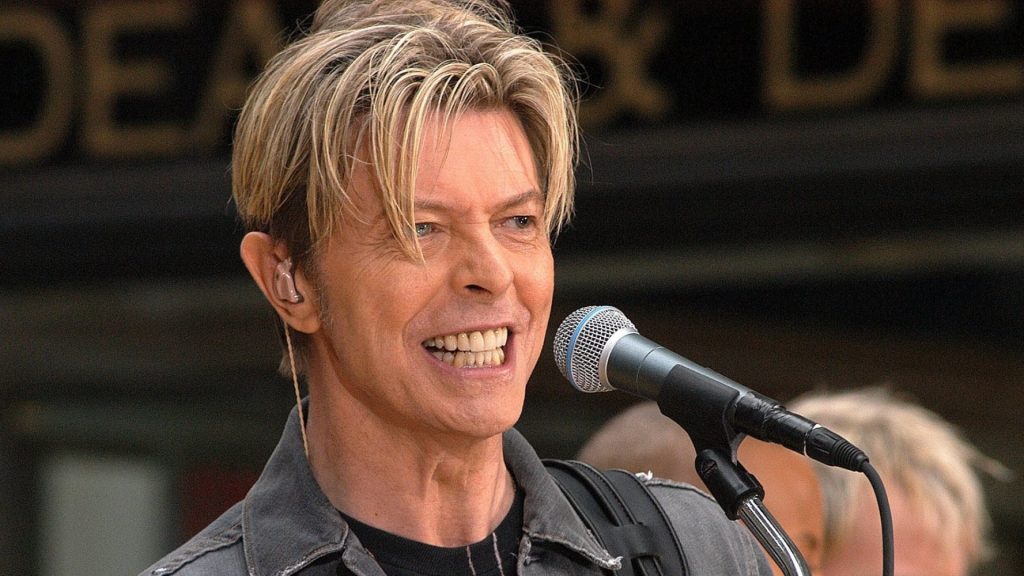 Σαν σήμερα: Έφυγε από τη ζωή ο David Bowie