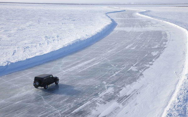 Εσύ θα τον διέσχιζες; – Ένας δρόμος φτιαγμένος από πάγο! (φωτο)
