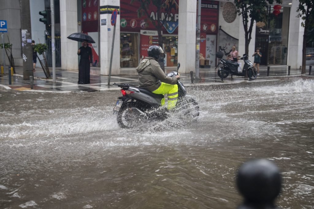 Η ΕΜΥ επικαιροποίησε το έκτακτο δελτίο επιδείνωσης του καιρού – Πώς θα κινηθεί η κακοκαιρία