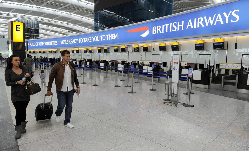 Βρετανία: Κατασχέθηκε δέμα με ουράνιο στο αεροδρόμιο Χίθροου
