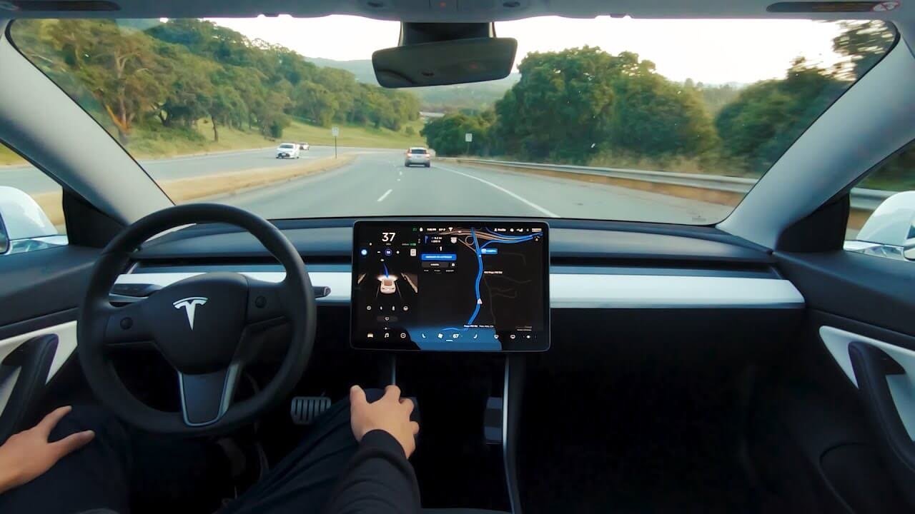 Tesla: Κίνδυνος-θάνατος το Autopilot της αυτοκινητοβιομηχανίας (βίντεο)