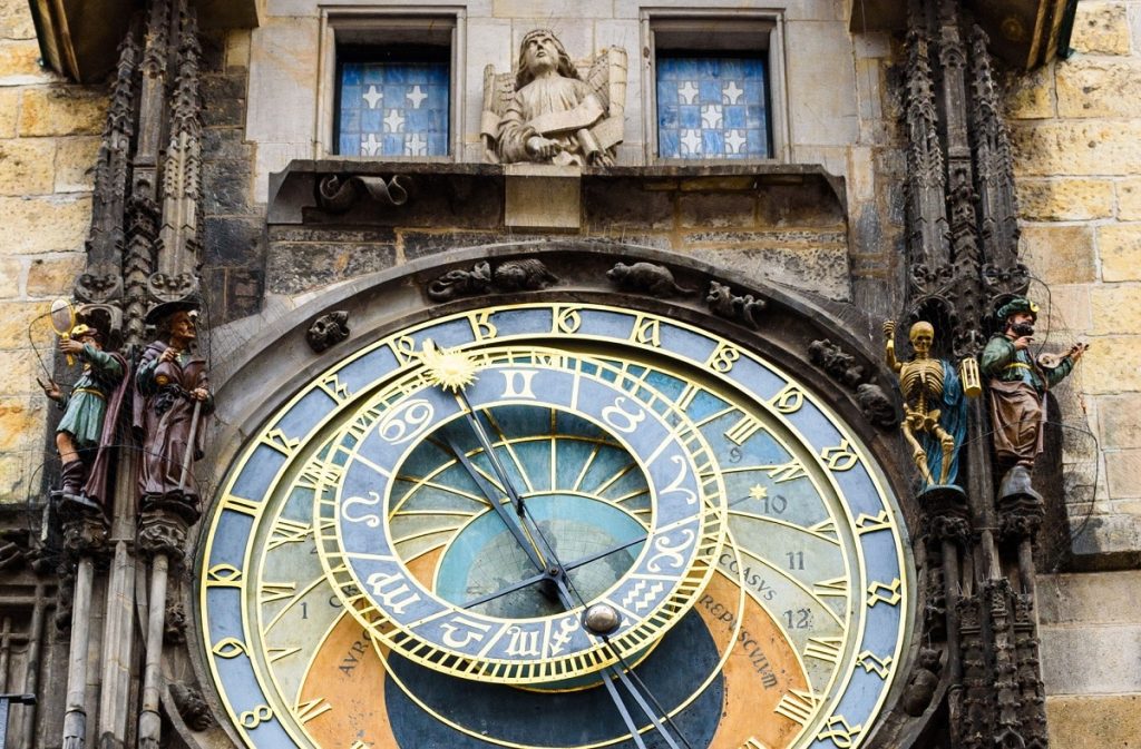 Το Αστρονομικό Ρολόι της Πράγας με το ελληνικό όνομα (φωτό-βίντεο)