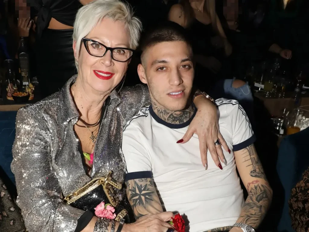 Trannos: Ο τράπερ το… έριξε στα μπουζούκια με τη μητέρα του (φωτό-βίντεο)