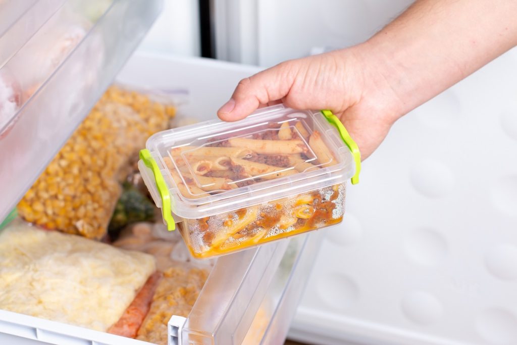 Αυτός είναι ο σωστός τρόπος αποθήκευσης των μαγειρεμένων φαγητών στην κατάψυξη