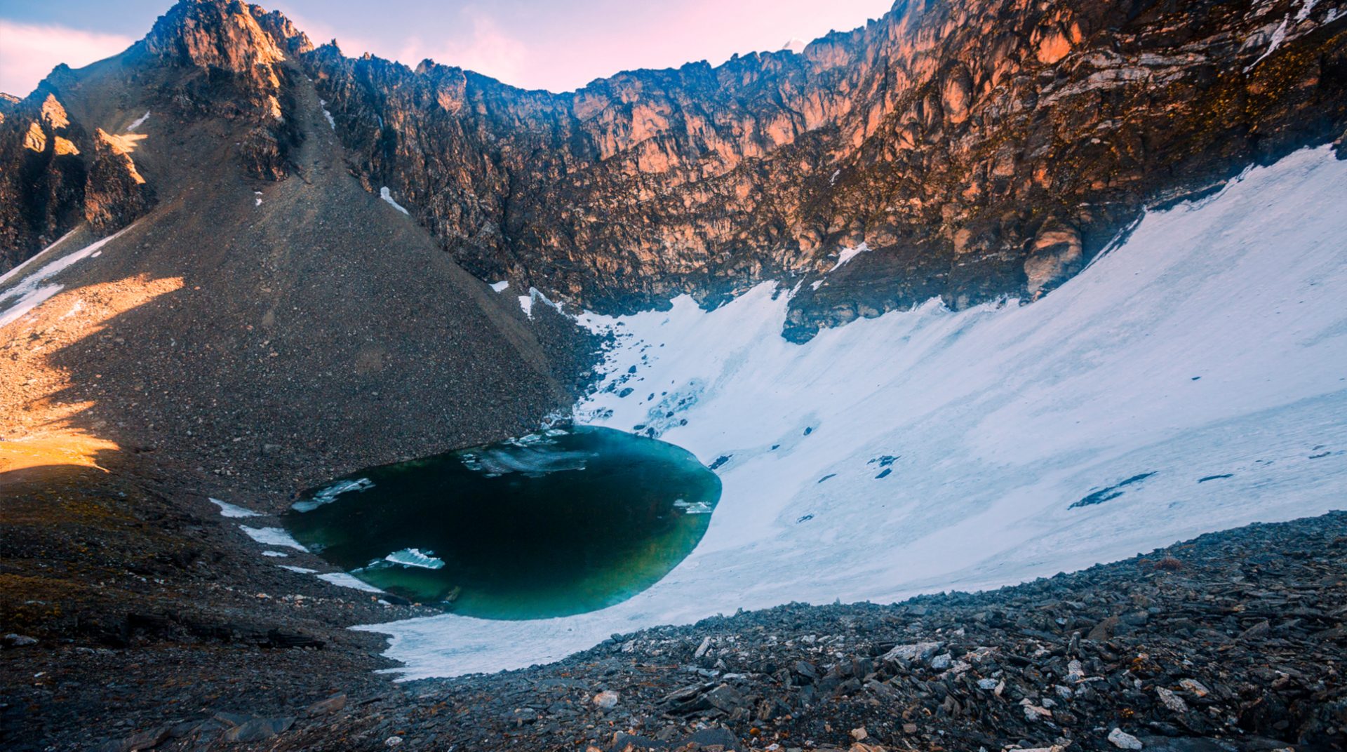 Το άλυτο μυστήριο της «λίμνης των σκελετών» στα Ιμαλάια