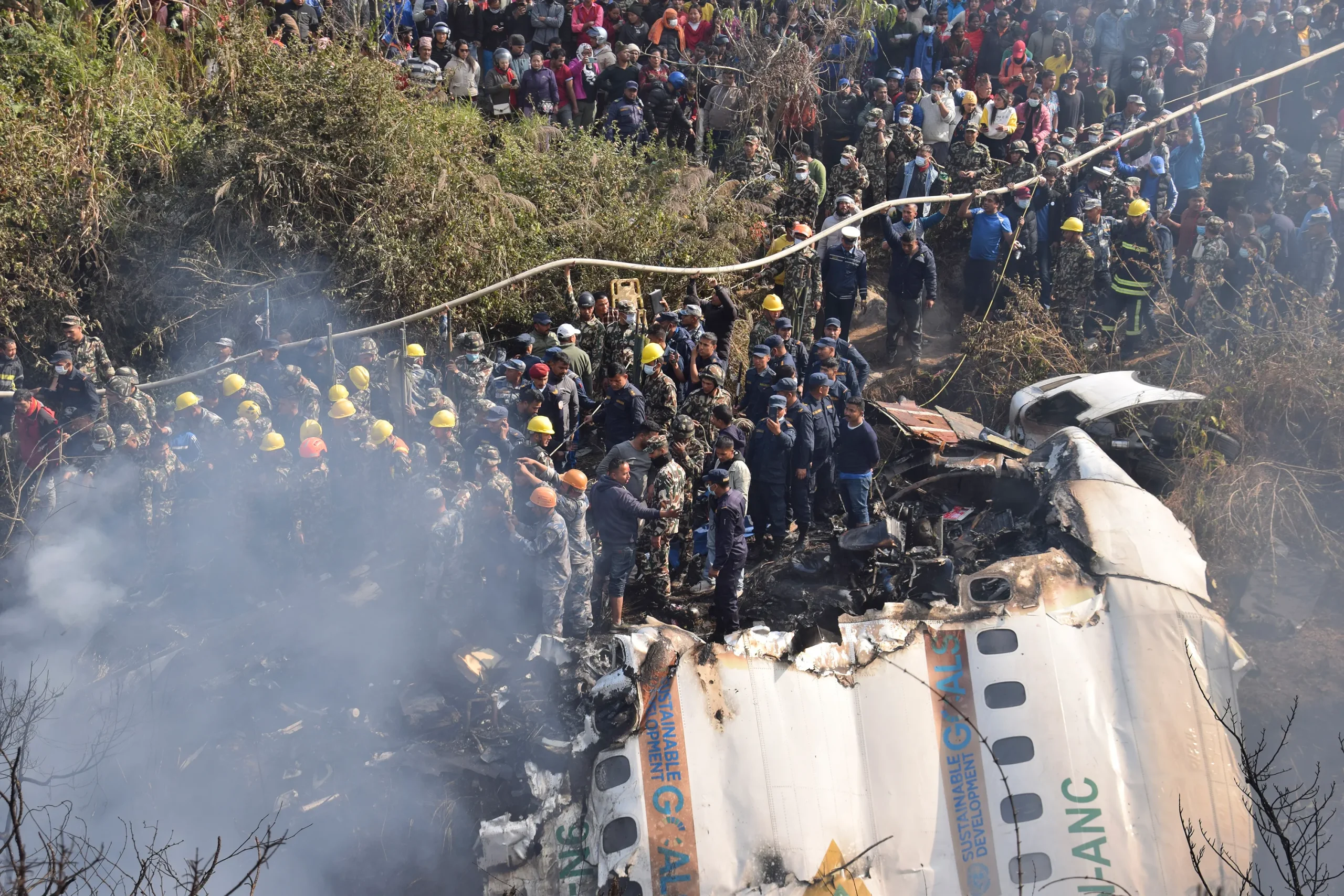 Νεπάλ: Συγκλονιστικό βίντεο μέσα από το αεροπλάνο λίγο πριν την πτώση – Επιβάτης έκανε live μετάδοση