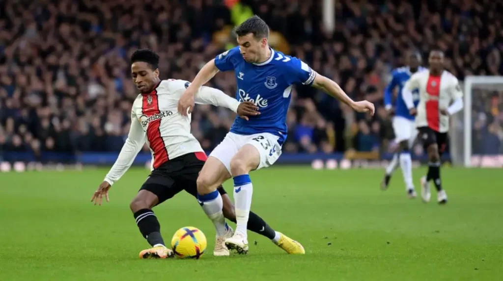 Premier League: Οι οπαδοί της Έβερτον πήραν στο κυνήγι τους παίκτες μετά τη νέα ήττα (βίντεο)