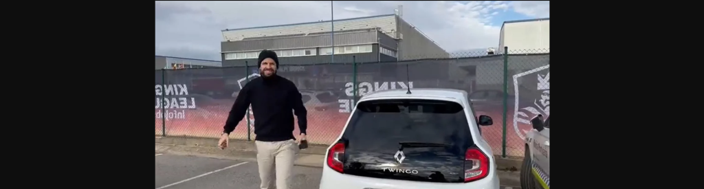 Το «επικό» τρολάρισμα του Πικέ στη Σακίρα: Πήγε στο γήπεδο οδηγώντας ένα… Renault Twingo (βίντεο)