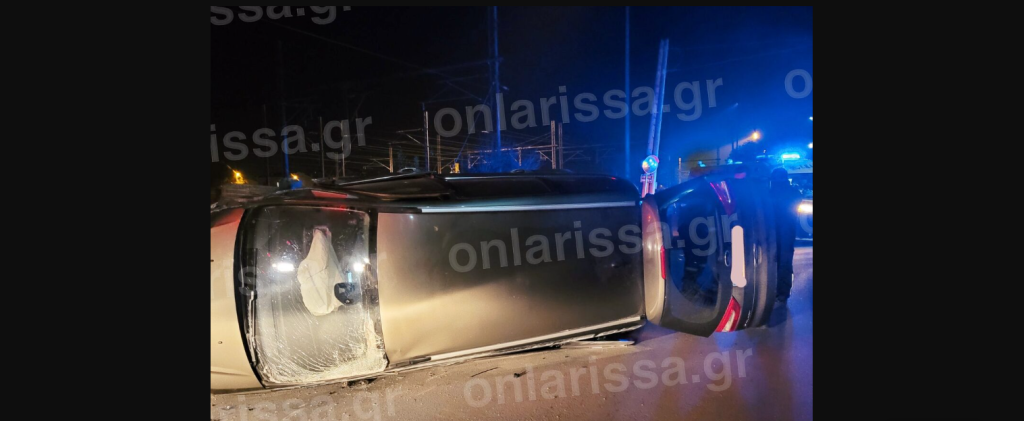 Τροχαίο στη Λάρισα – Αυτοκίνητο έπεσε πάνω σε δύο οχήματα πριν ανατραπεί (φωτο)