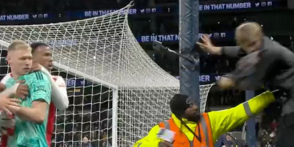 Οπαδός της Τότεναμ κλώτσησε τον τερματοφύλακα της Άρσεναλ (βίντεο)