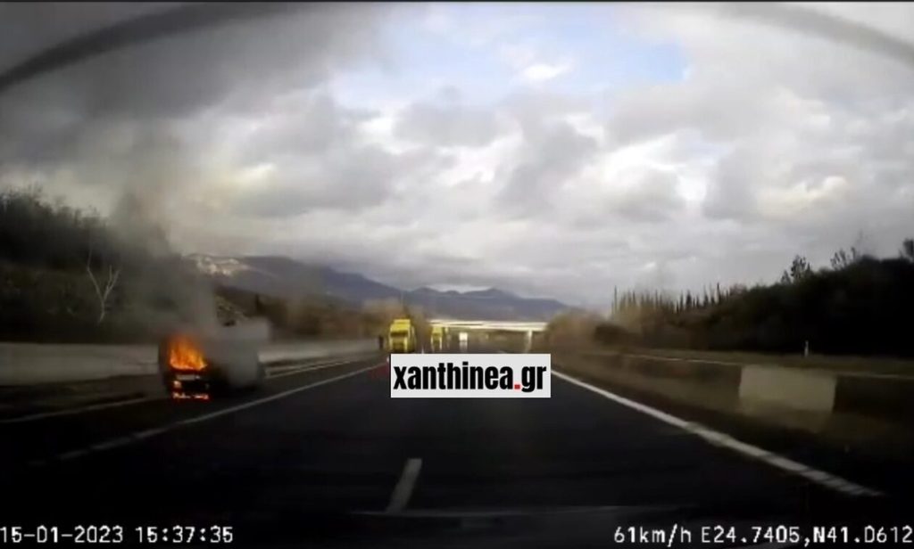 Ξάνθη: ΙΧ τυλίχτηκε στις φλόγες στην Εγνατία μετά τη γέφυρα του Νέστου (βίντεο)